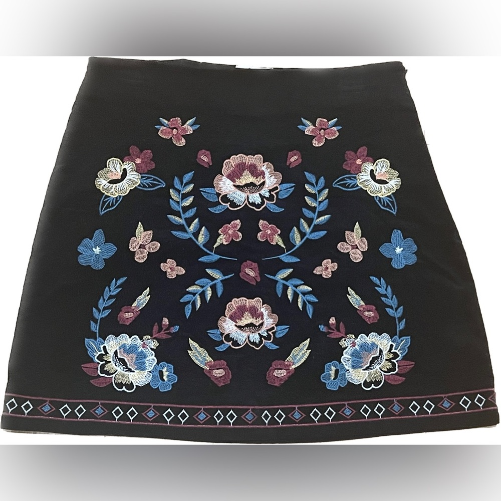 mi ami | Embroidered Mini Skirt